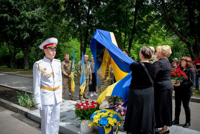 стели на честь загиблих захисників Онопрієнка та Якимова
